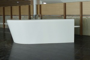 Installation de la banque d'accueil en Solid Surface